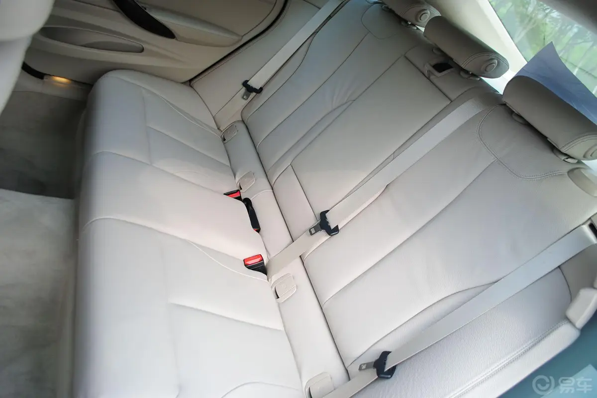 宝马3系GT328i 风尚设计套装后排座椅