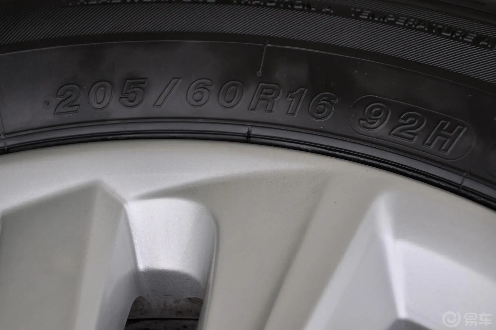 天语 SX4两厢 酷锐版 1.6L 自动 运动型轮胎规格