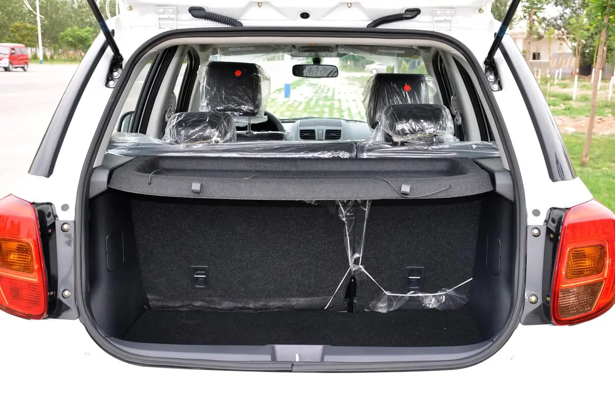 天语 SX4两厢 酷锐版 1.6L 手动 运动型行李箱空间