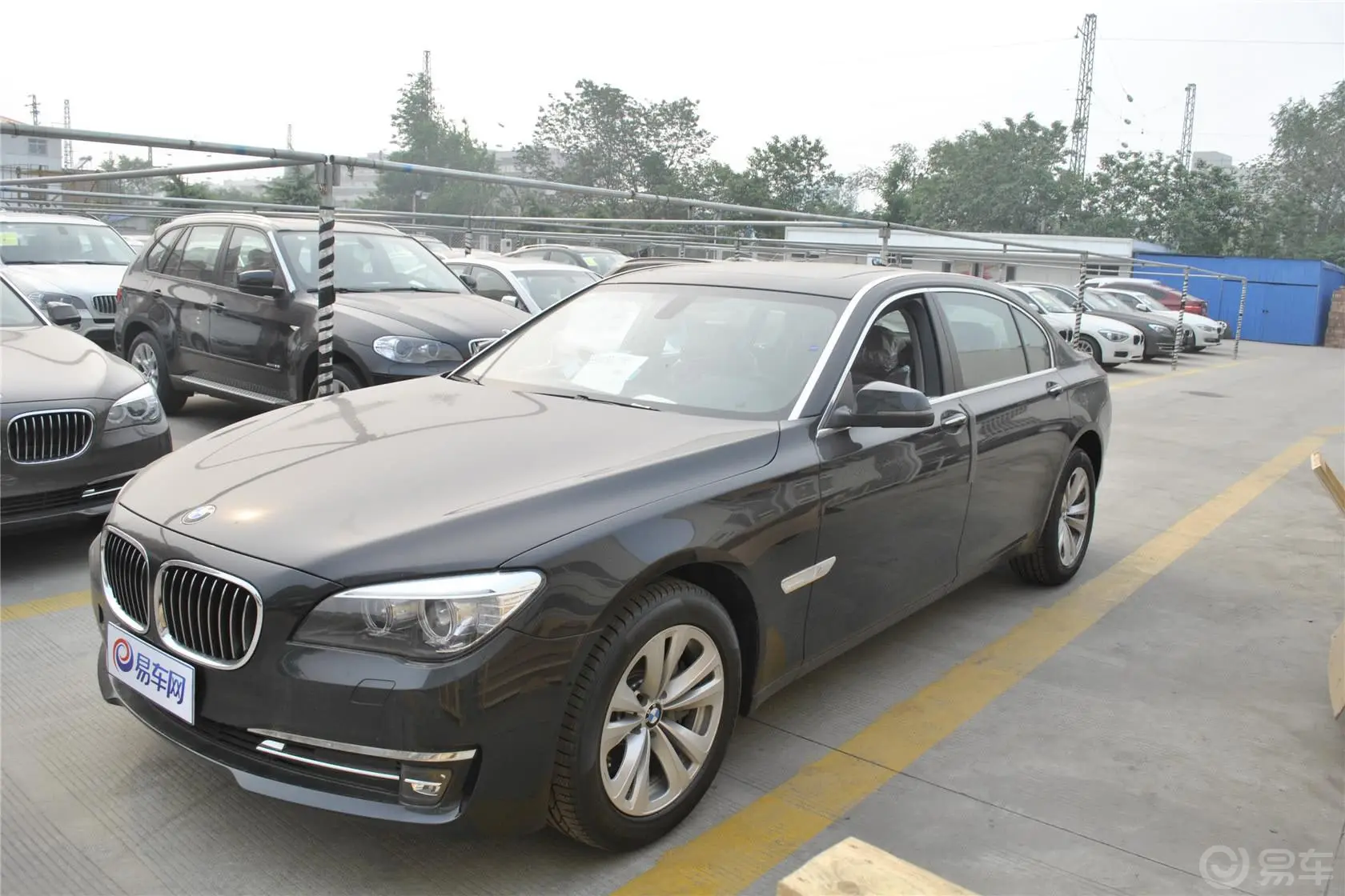 宝马7系730Li 豪华型外观