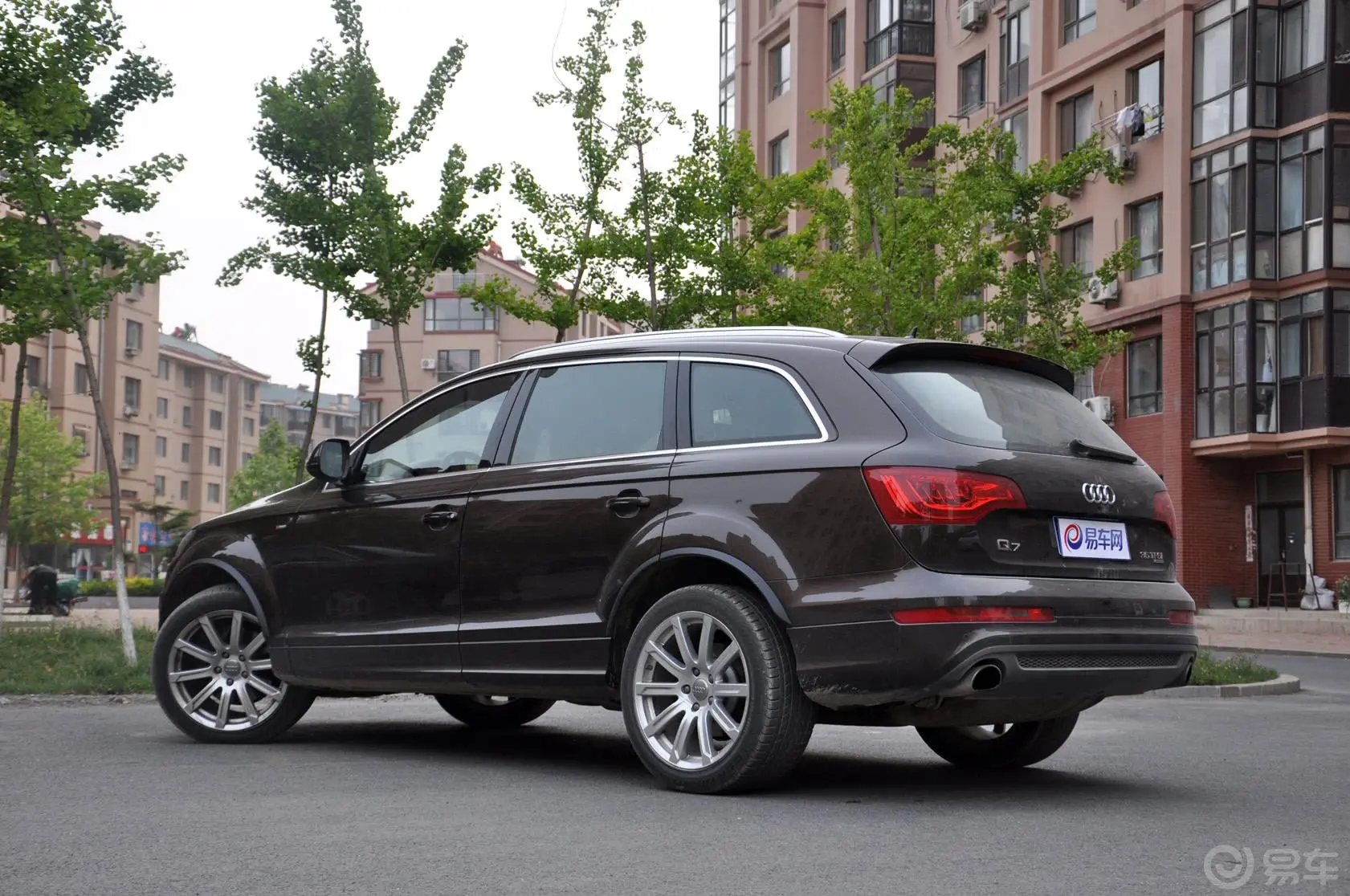 奥迪Q735 TFSI quattro 专享型侧后45度车头向左水平