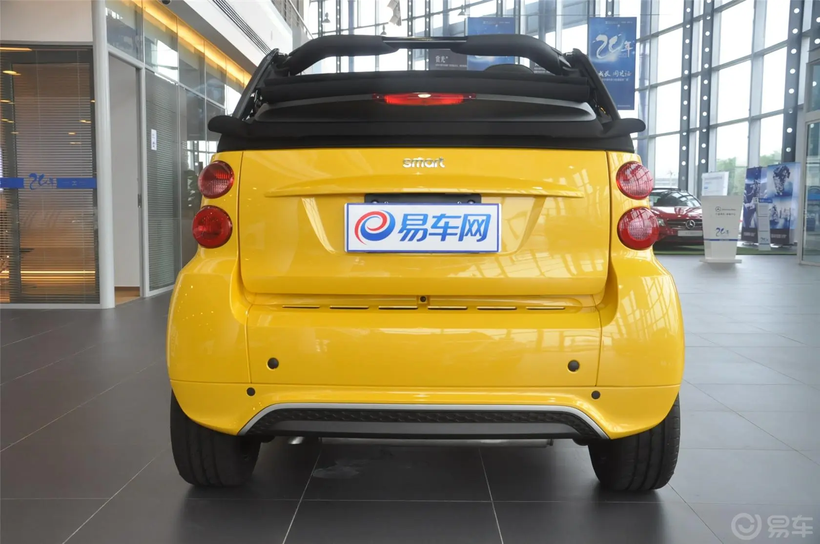 smart fortwo1.0T 敞篷城市游侠特别版正后水平