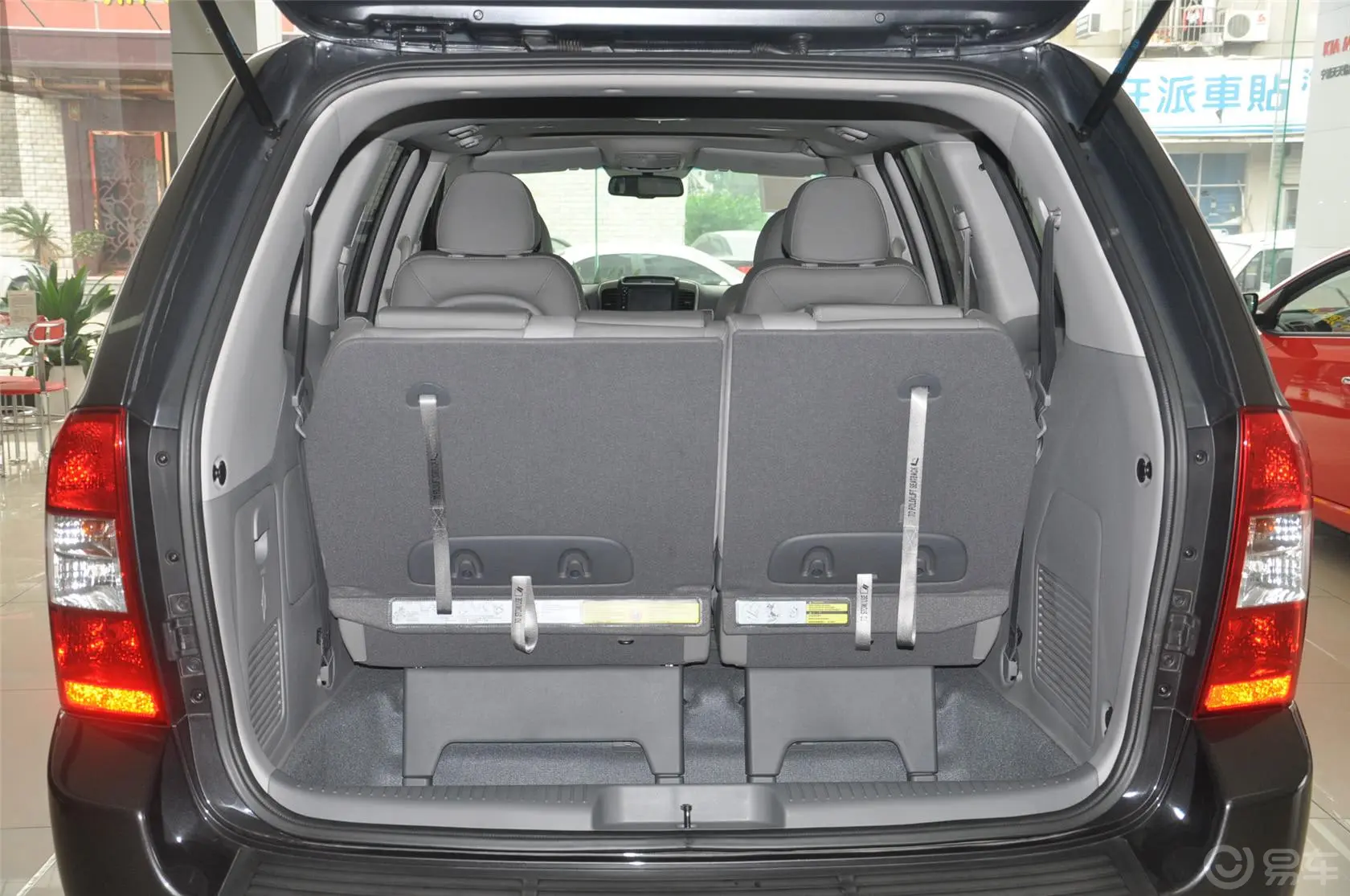 起亚VQVQ-R 2.2T 自动 柴油 舒适版空间