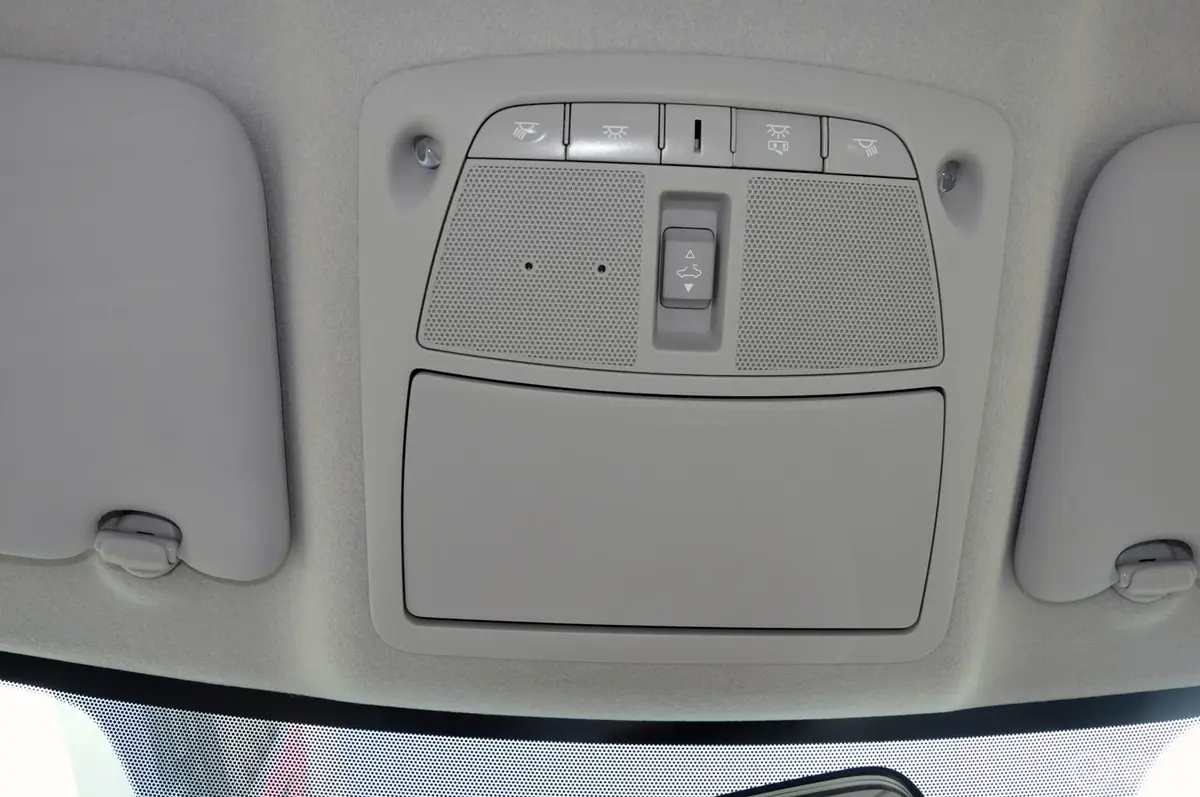 轩逸1.6L 自动 XL 豪华版前排车顶中央控制区