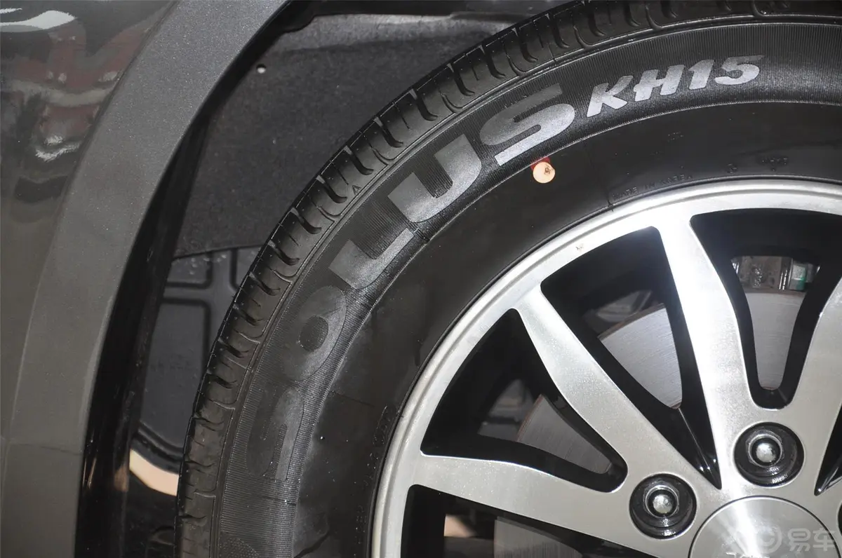 起亚VQVQ-R 2.2T 自动 柴油 舒适版轮胎规格