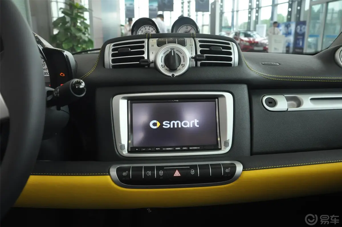 smart fortwo1.0T 敞篷城市游侠特别版中控台整体