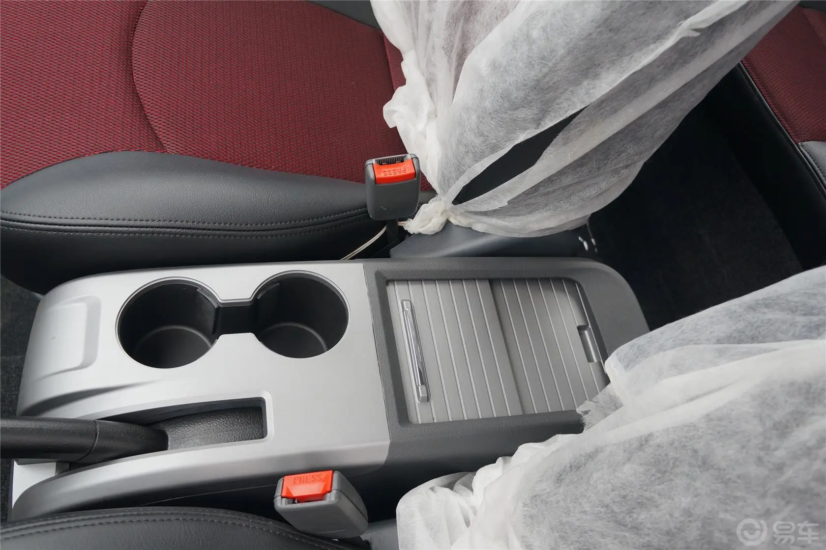 景逸LV 1.5L 手动 舒适型前排中央扶手箱