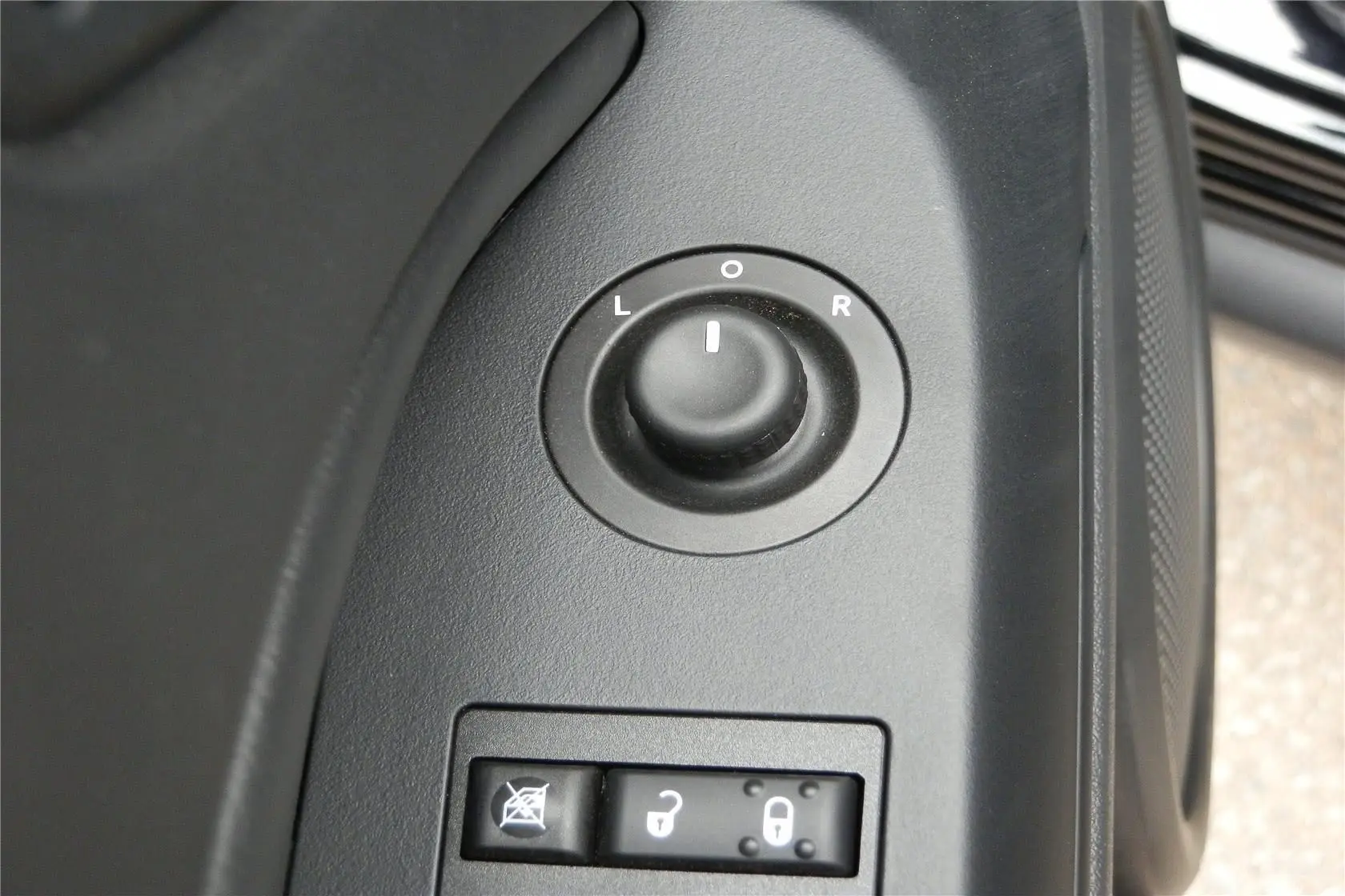 自由客2.4L 自动 运动版外后视镜控制键