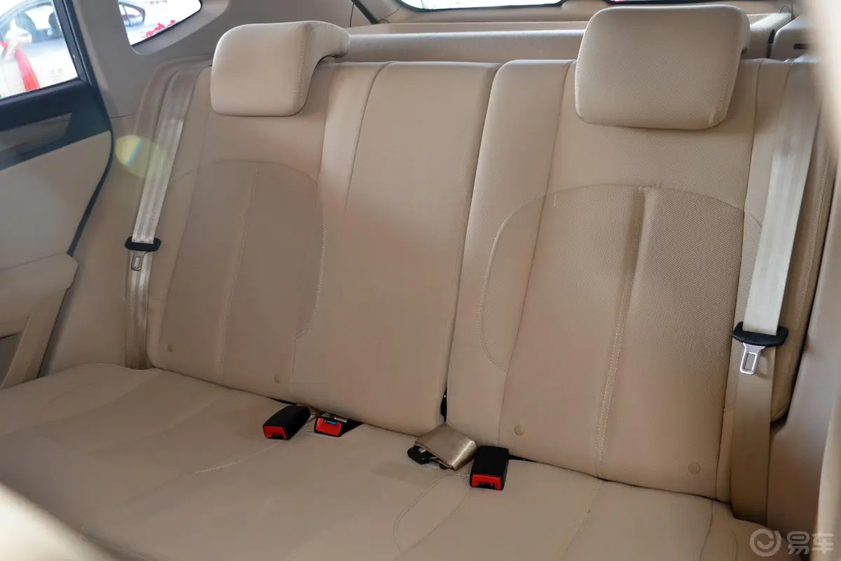 中华V51.6 手动 舒适型后排座椅