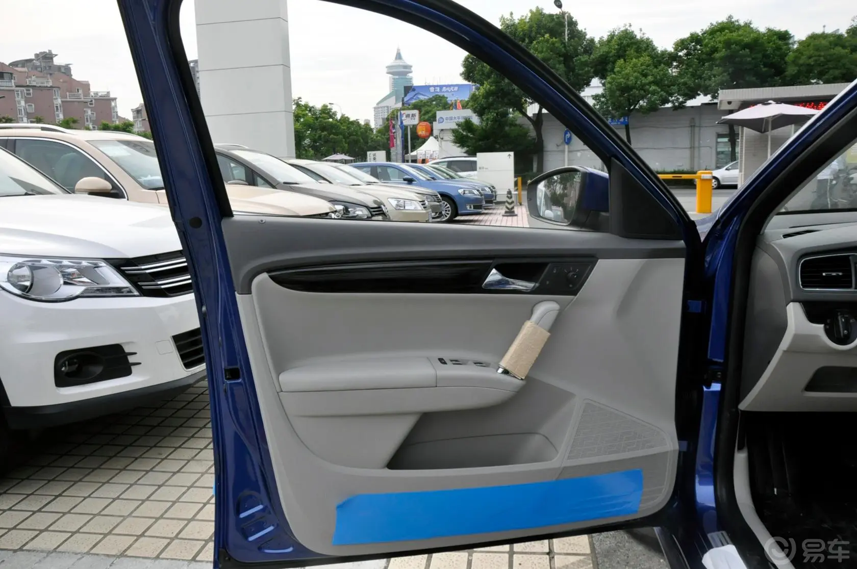 朗行1.6L 手动 舒适版驾驶员侧车门内门板