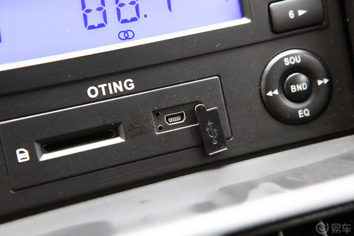 奥丁2.5L 四驱 豪华型 柴油USB接口