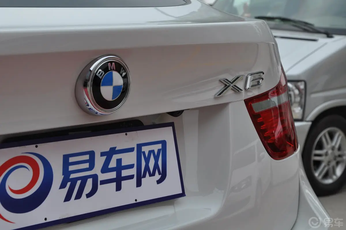 宝马X6xDrive35i 美规版尾标