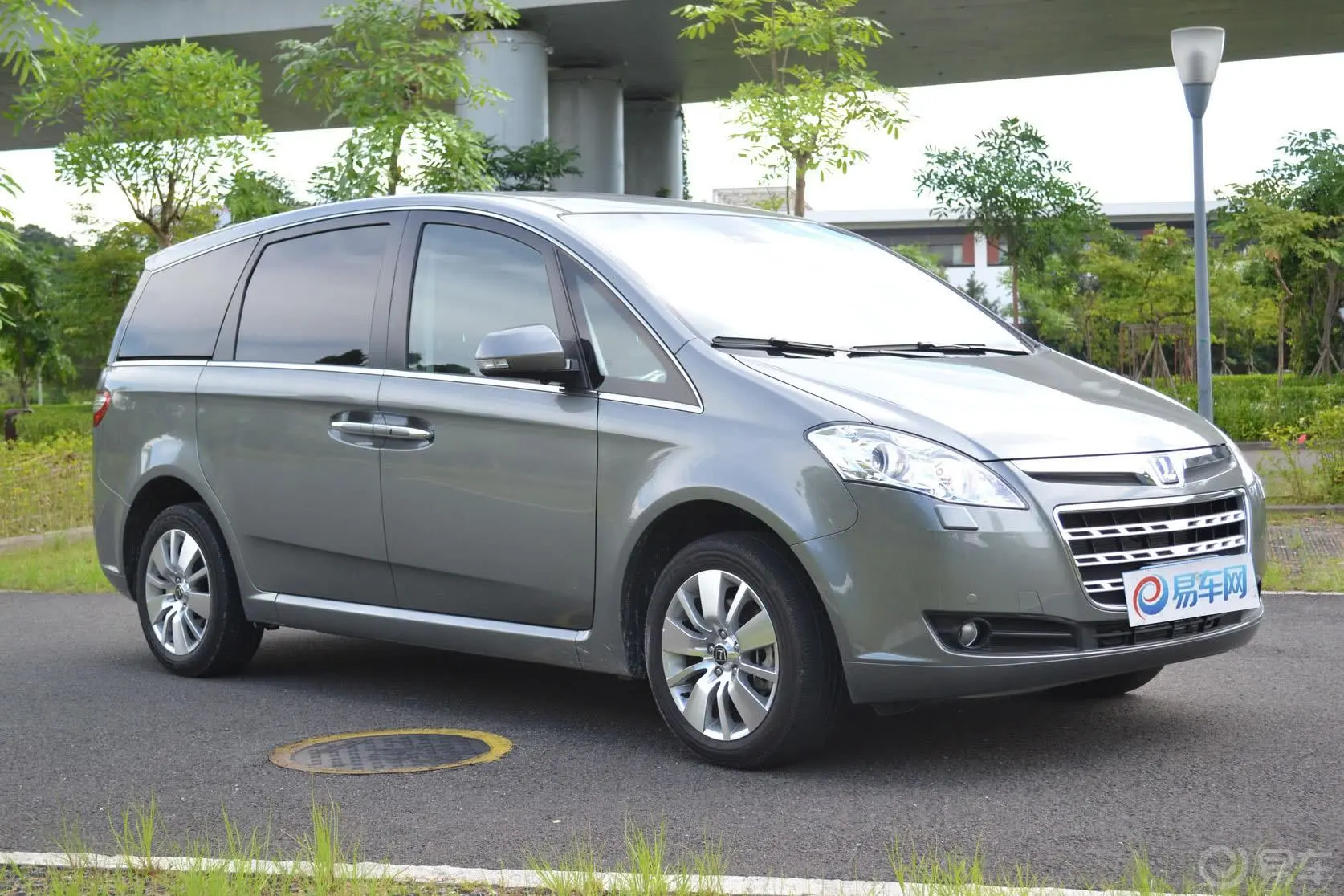 大7 MPV2.0T 手自一体 行政型侧前45度车头向右水平