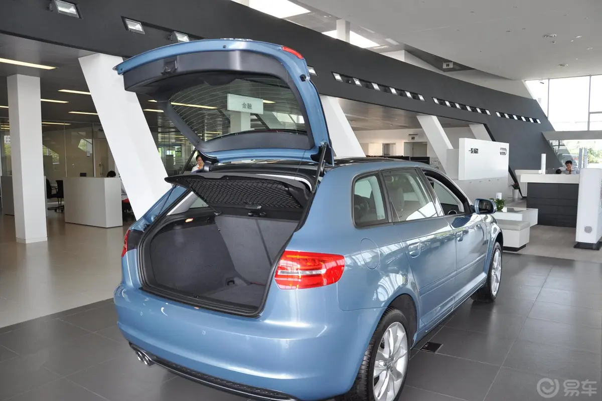 奥迪A3(进口)Sportback 30 TFSI 舒适型行李厢开口范围
