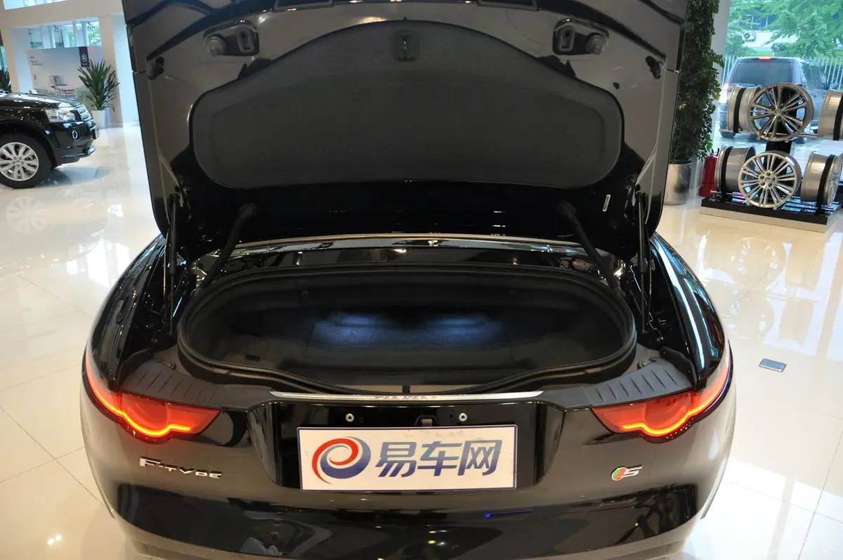 捷豹F-TYPE3.0T V6 S行李箱空间