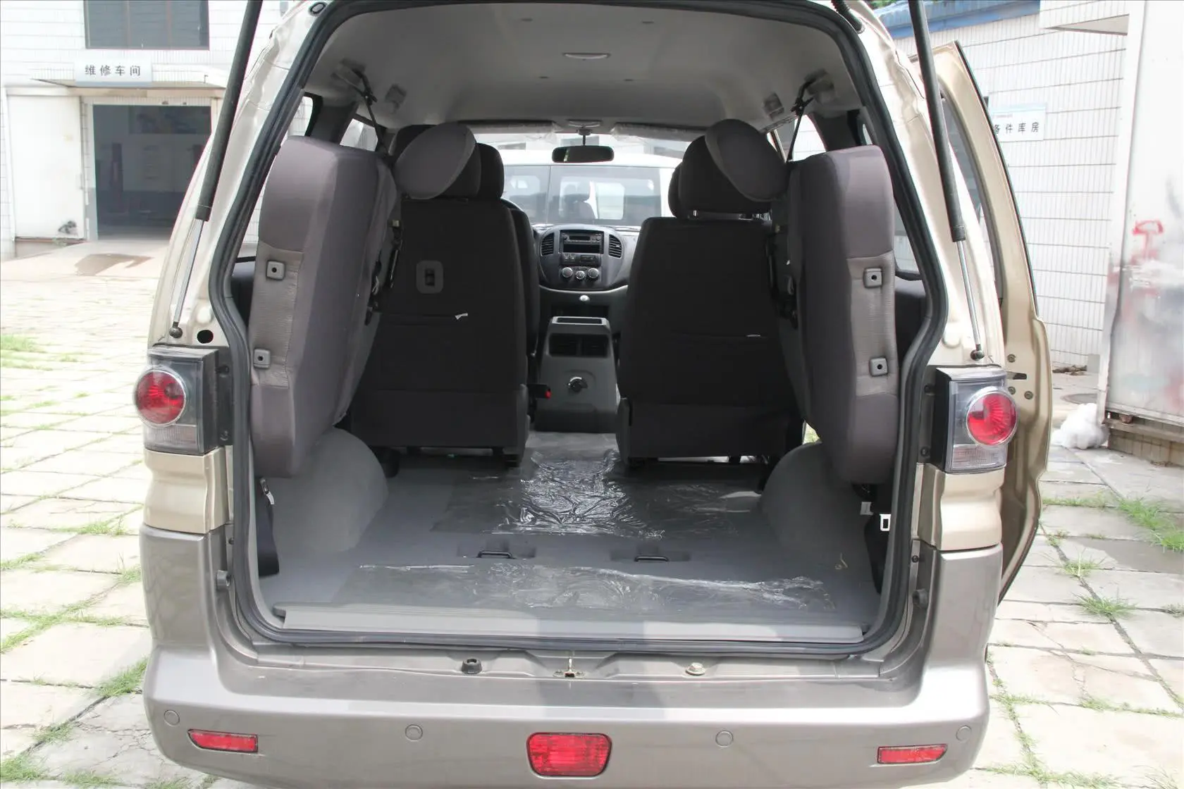 菱智M3 1.6L 手动 舒适型行李箱空间
