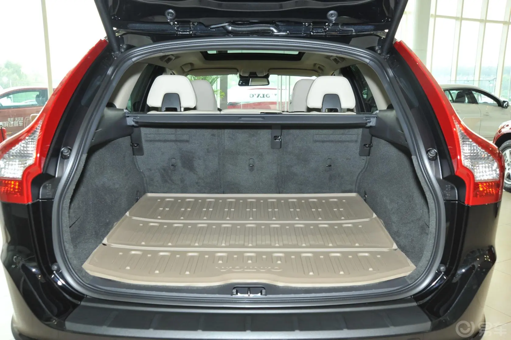 沃尔沃XC60(进口)2.0T T5 智尚版行李箱空间