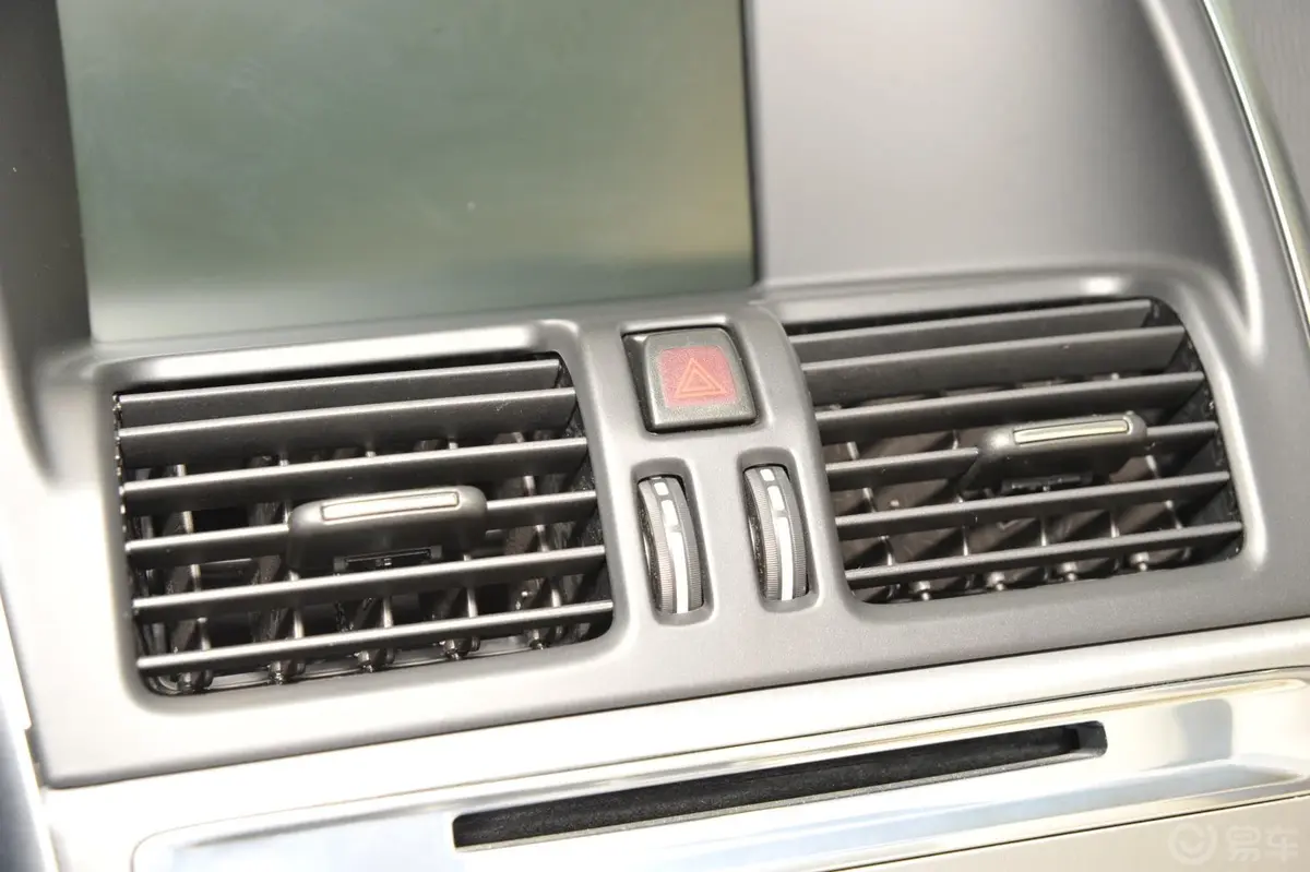 沃尔沃XC60(进口)3.0T T6 AWD舒适版前出风口