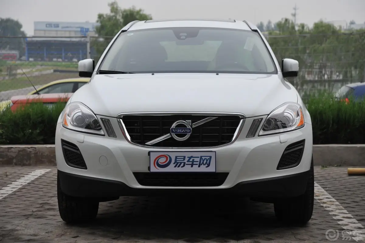 沃尔沃XC60(进口)3.0T T6 AWD舒适版正前水平