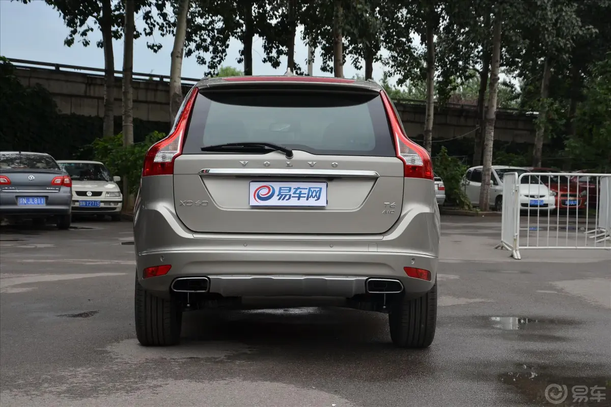 沃尔沃XC60(进口)3.0T T6 智逸版正后水平