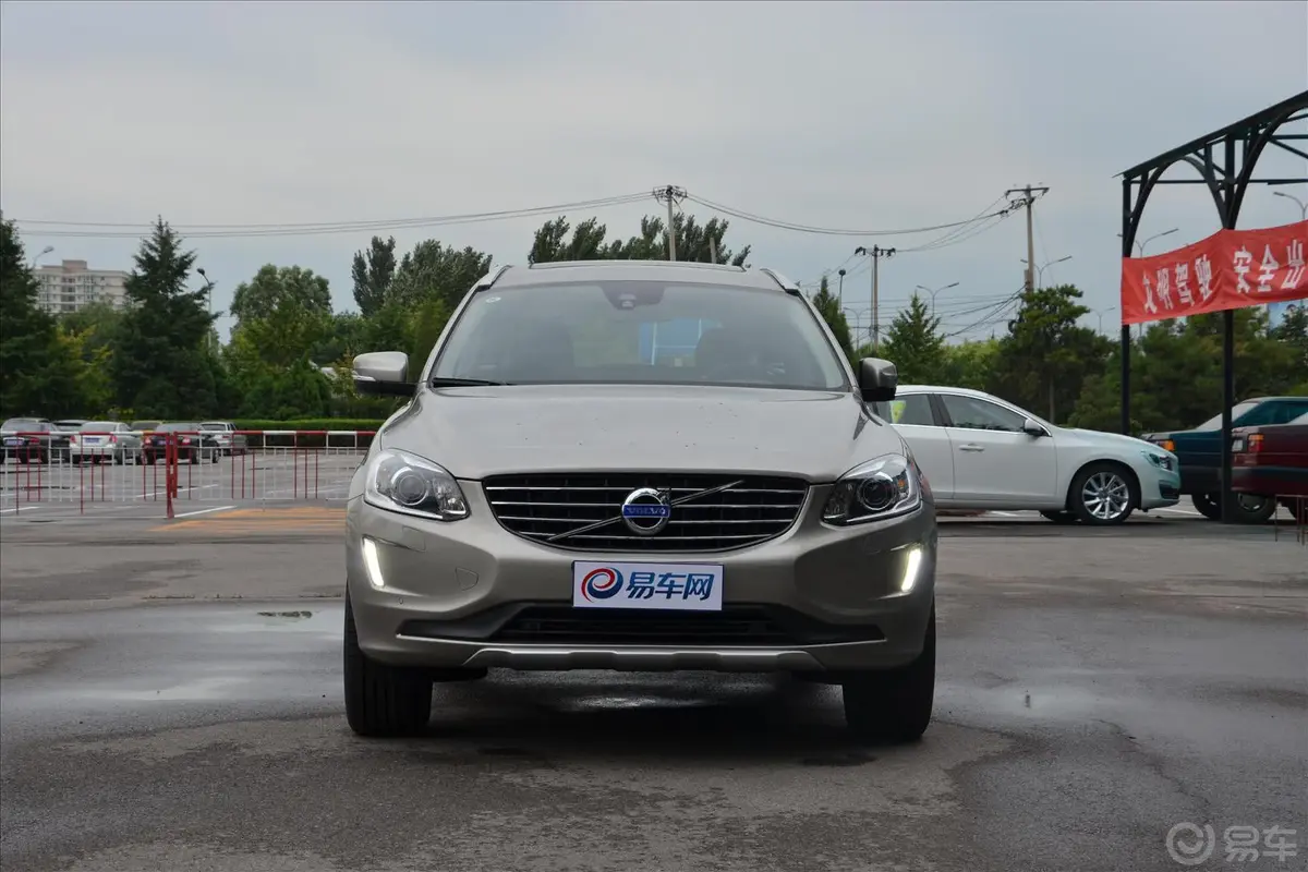 沃尔沃XC60(进口)3.0T T6 智逸版正前水平