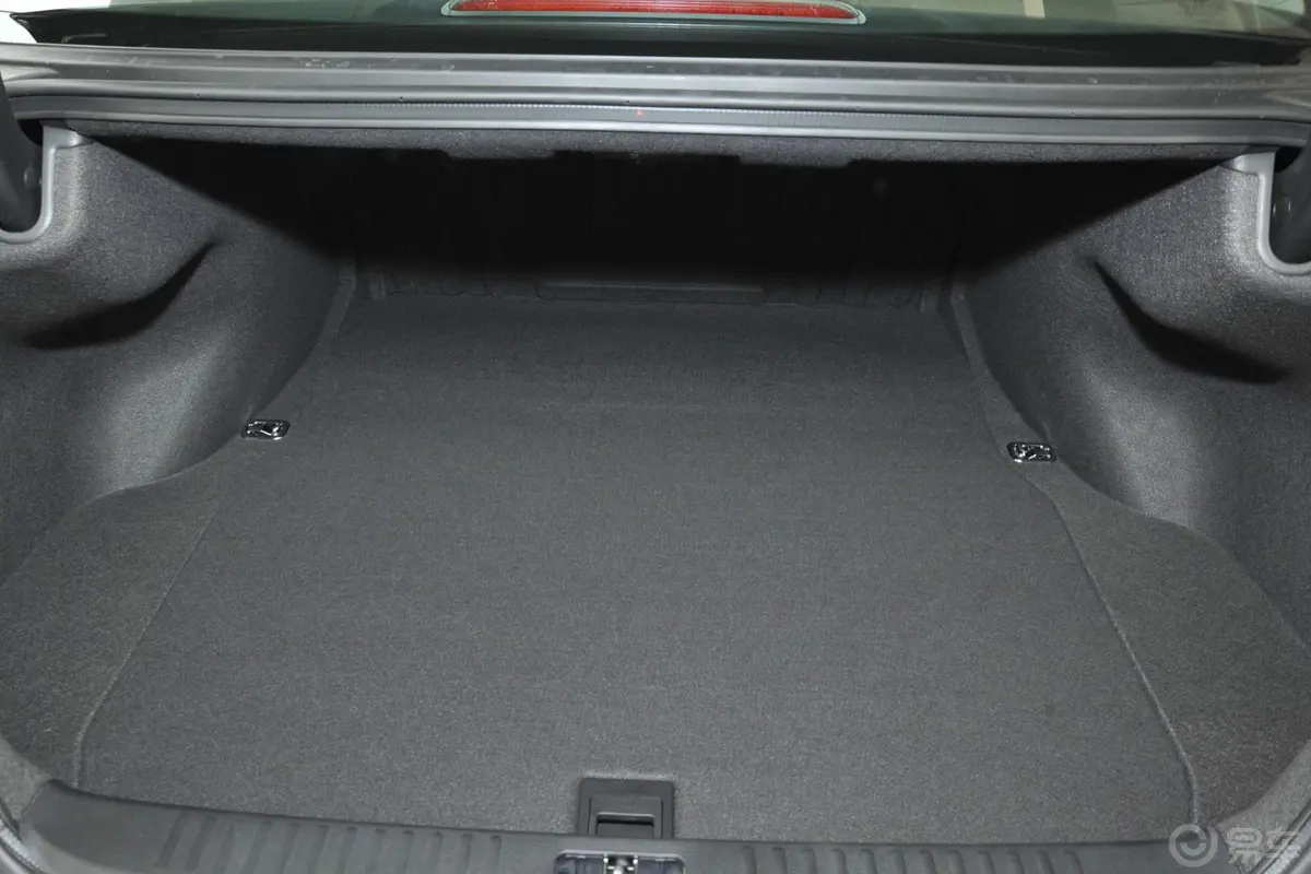 雅科仕3.8L GDi 自动 加长旗舰版行李箱空间
