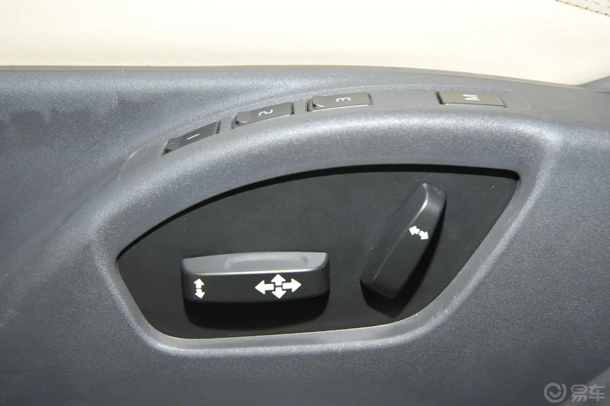 沃尔沃XC60(进口)2.0T T5 智尚版座椅调节键