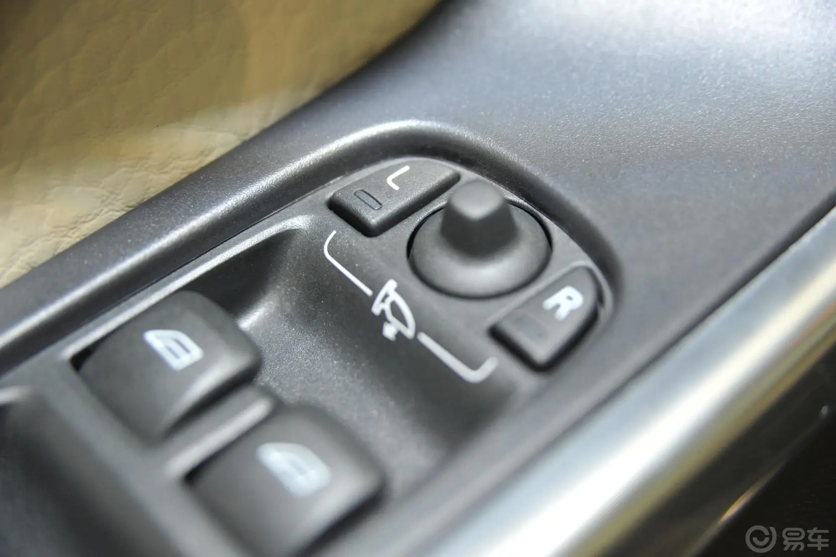 沃尔沃XC60(进口)3.0T T6 AWD智雅版外后视镜控制键