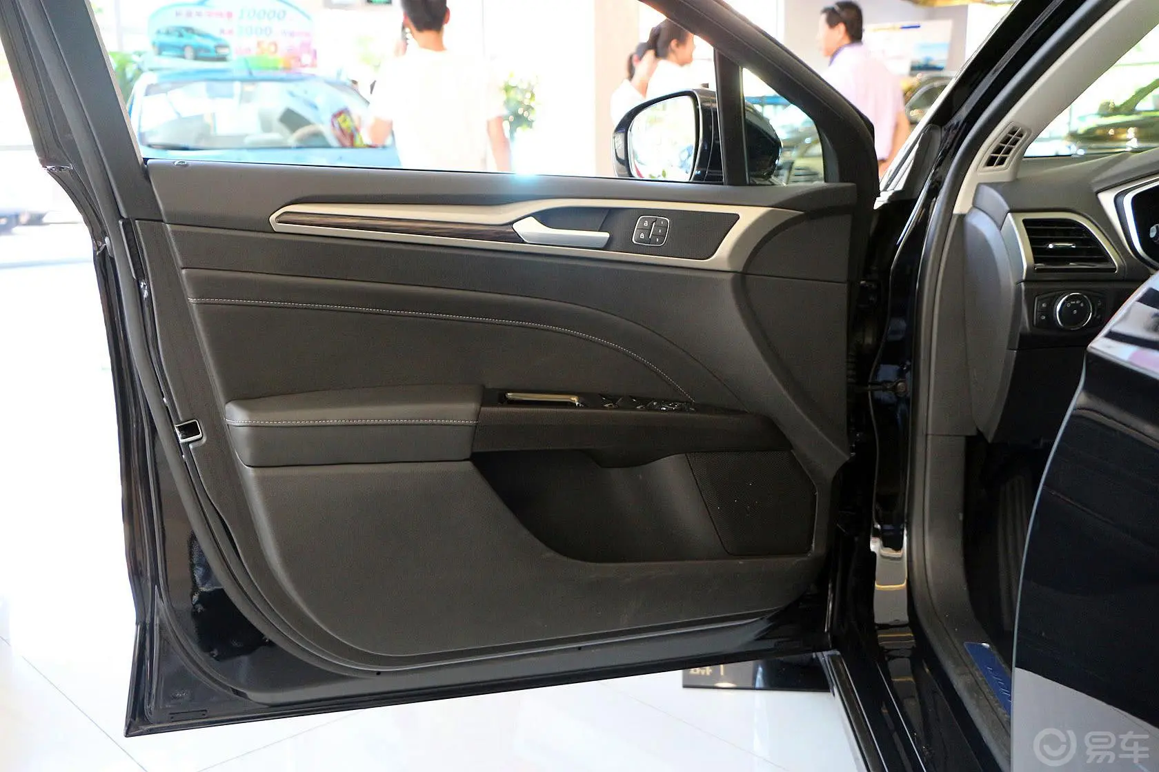 蒙迪欧2.0T 自动 GTDi240 旗舰型驾驶员侧车门内门板