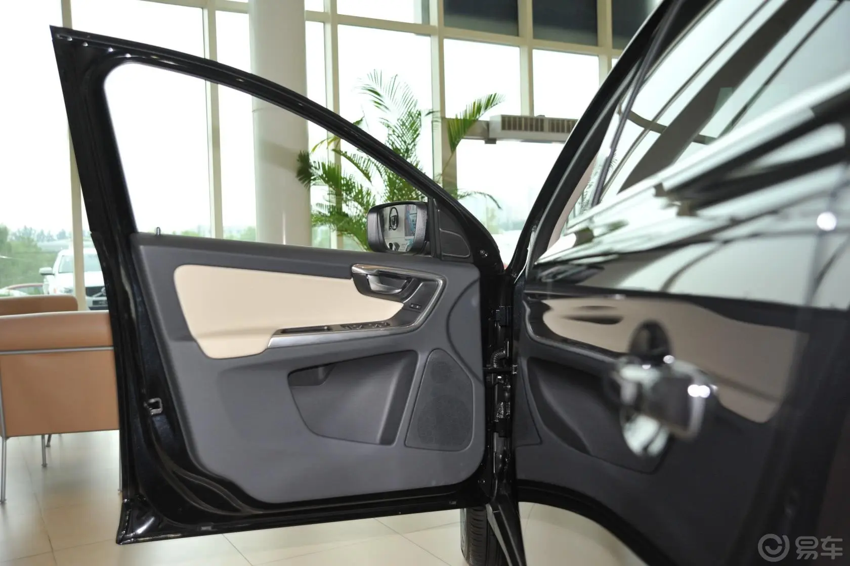 沃尔沃XC60(进口)2.0T T5 舒适版驾驶员侧车门内门板