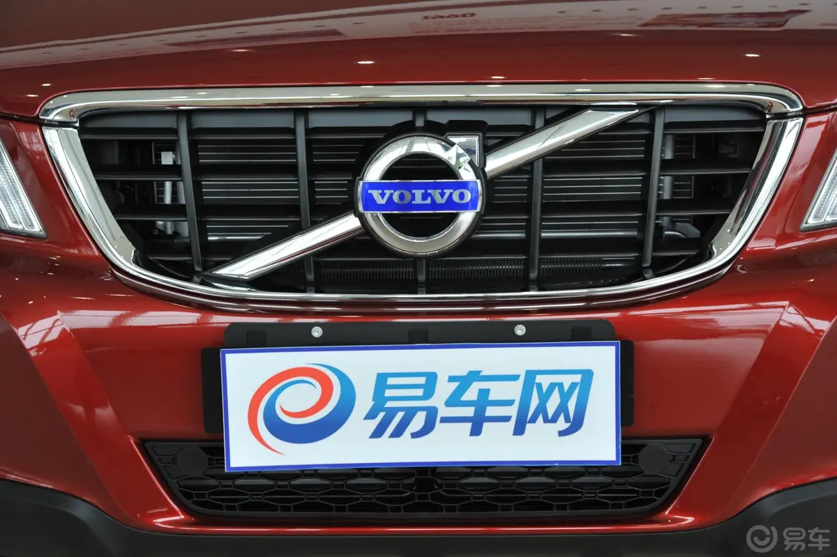 沃尔沃XC60(进口)3.0T T6 AWD智雅版前格栅侧俯拍