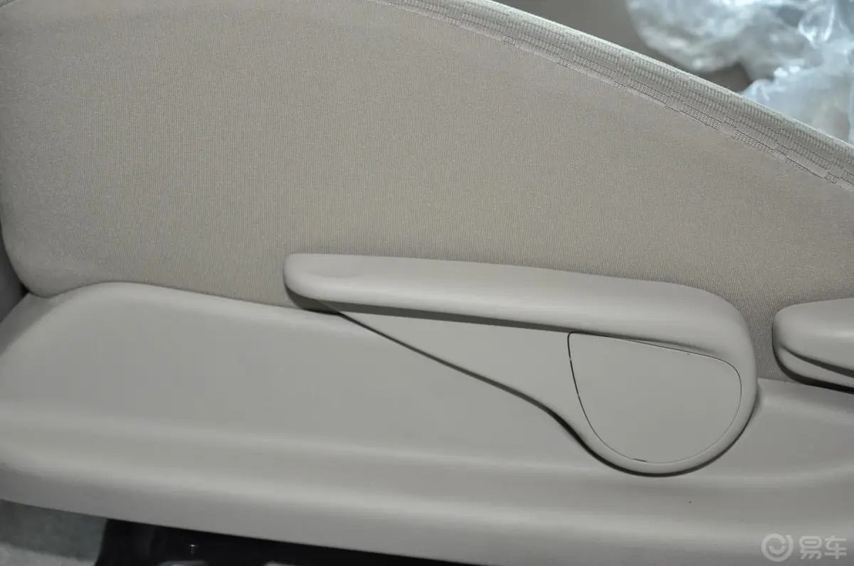 威驰1.6L GL-i 手动 型尚天窗版驾驶员门储物盒
