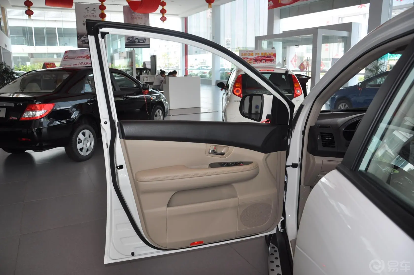 比亚迪S62.4L 自动 精英型 劲悦版驾驶员侧车门内门板