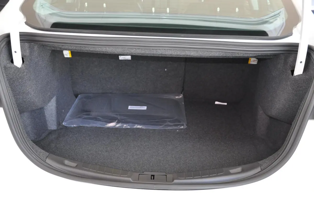 蒙迪欧2.0T 自动 GTDi240 豪华运动型行李箱空间