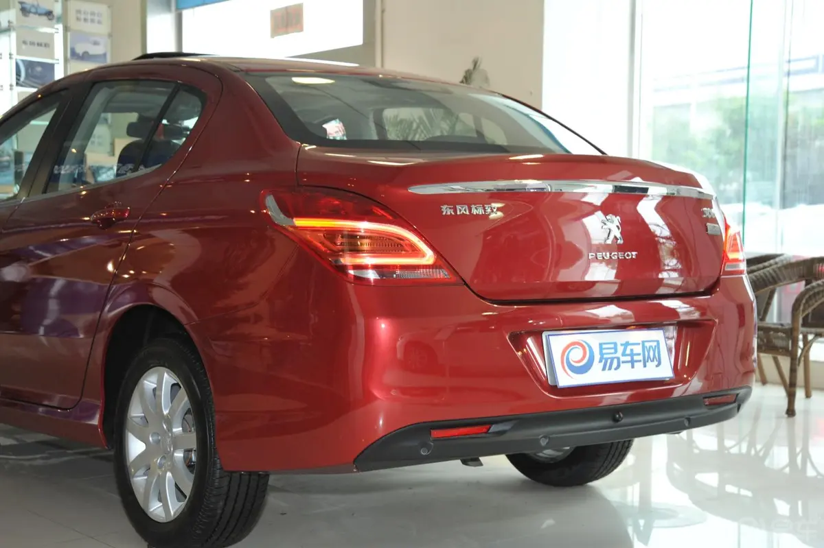 标致3082.0L 手动 风尚型 音乐导航版外观