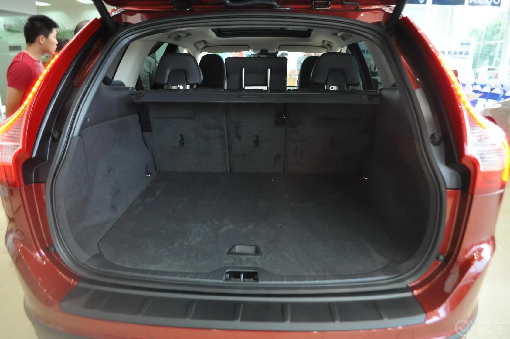 沃尔沃XC60(进口)2.0T T5 智雅版行李箱空间