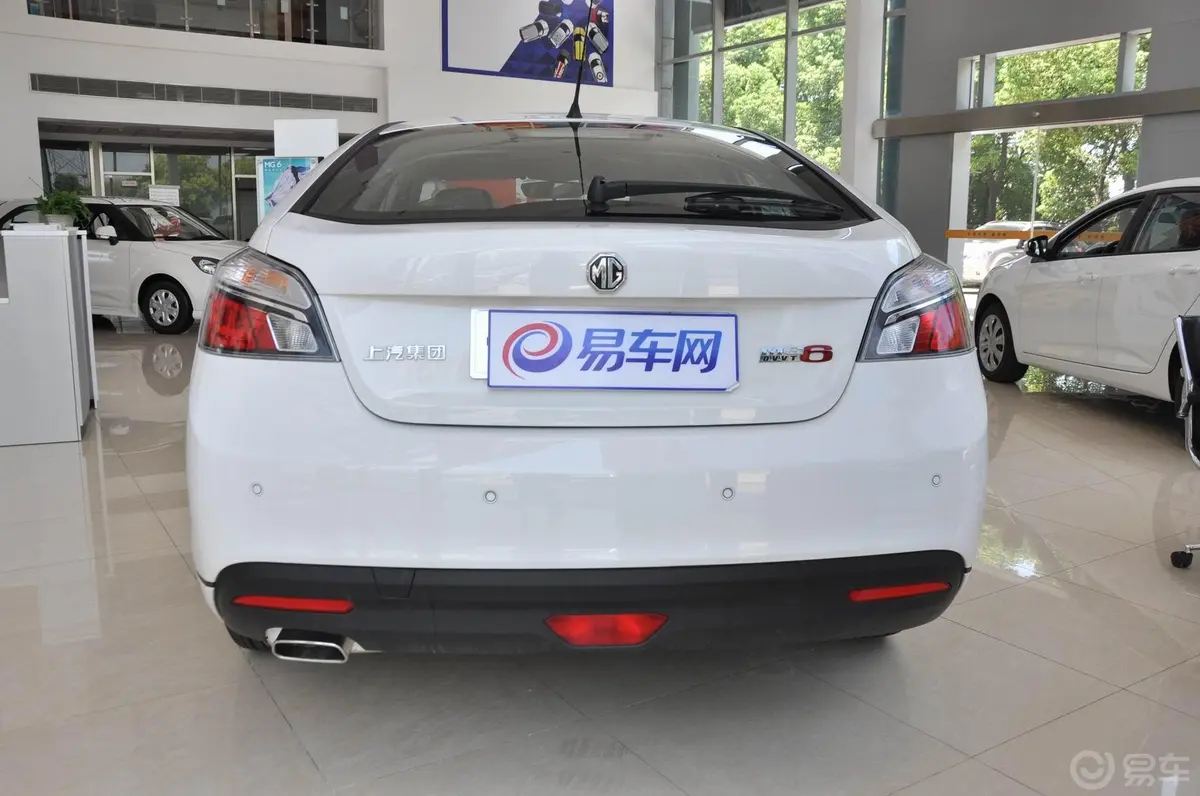 MG6掀背 1.8L AT 驾值版正后水平