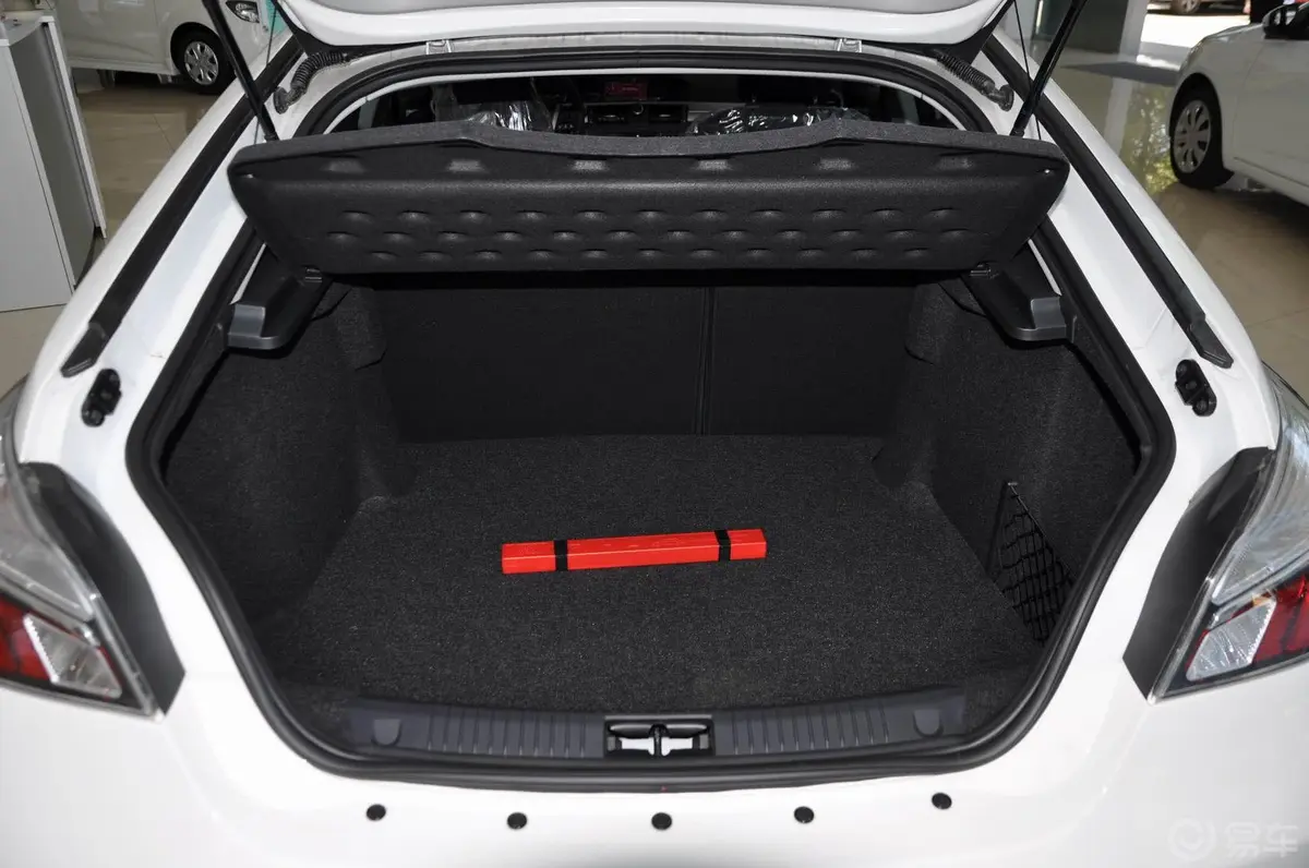 MG6掀背 1.8L AT 驾值版行李箱空间