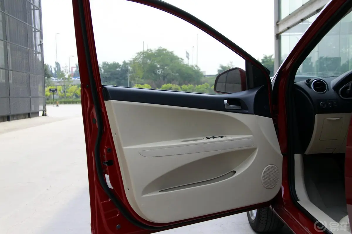 丘比特1.5L 自动 DX 灵动版驾驶员侧车门内门板