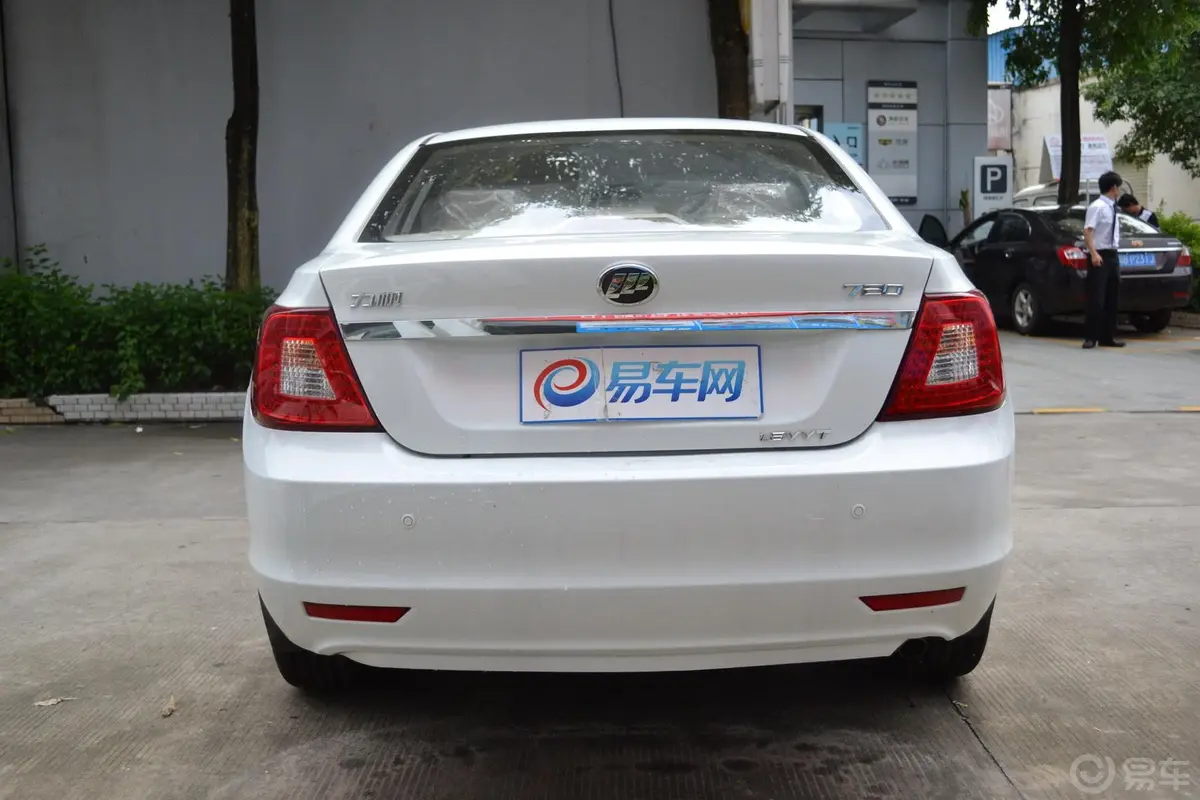 力帆7201.8L 手动 豪华型正后水平