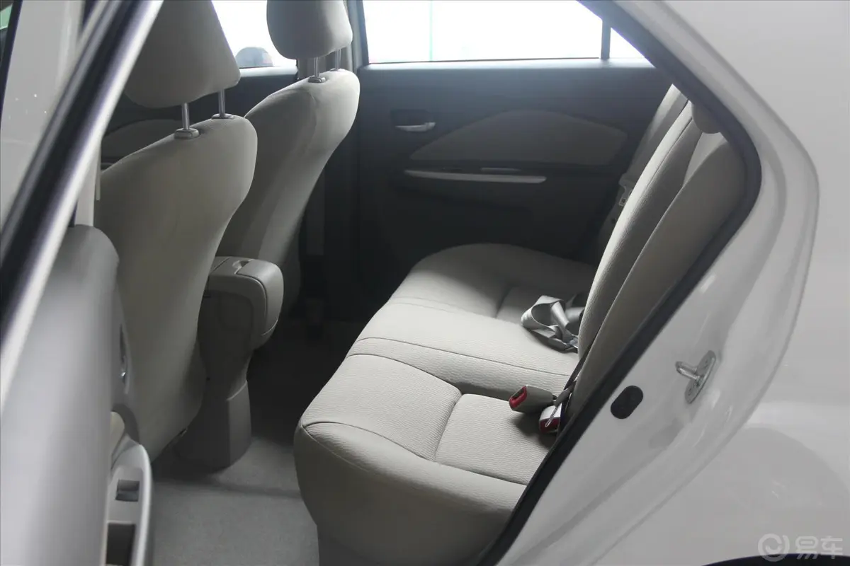 威驰1.6L GL-i 自动 型尚天窗版行李厢开口范围