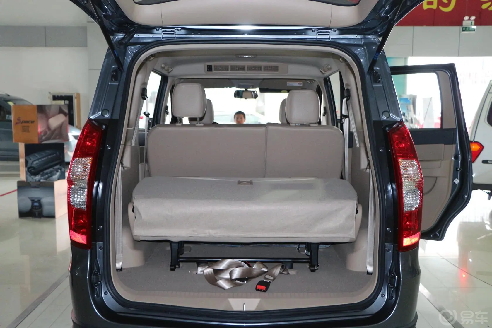 五菱宏光S1.5L S 手动 舒适型行李箱空间