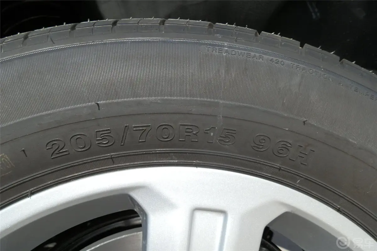 众泰T2001.3L 手动 精英型轮胎规格
