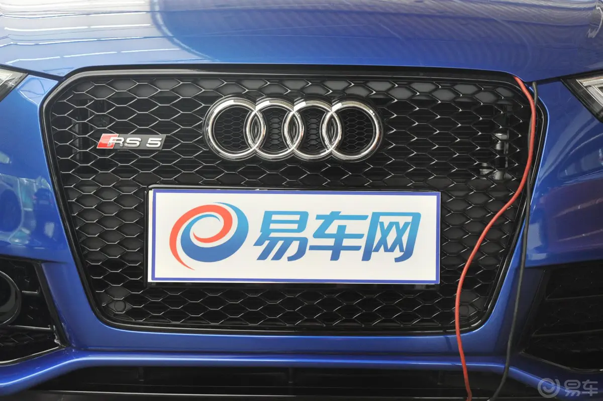 奥迪RS 54.2L 双离合 quattro Coupe前格栅侧俯拍