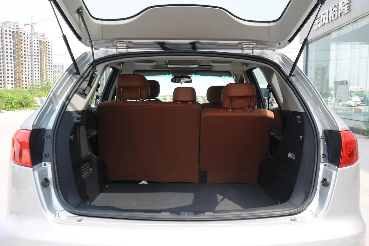 大7 SUV2.2T 自动 两驱 智慧型行李箱空间