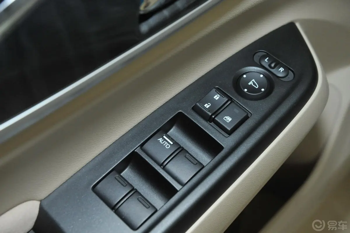凌派1.8L 自动 舒适版车窗升降键