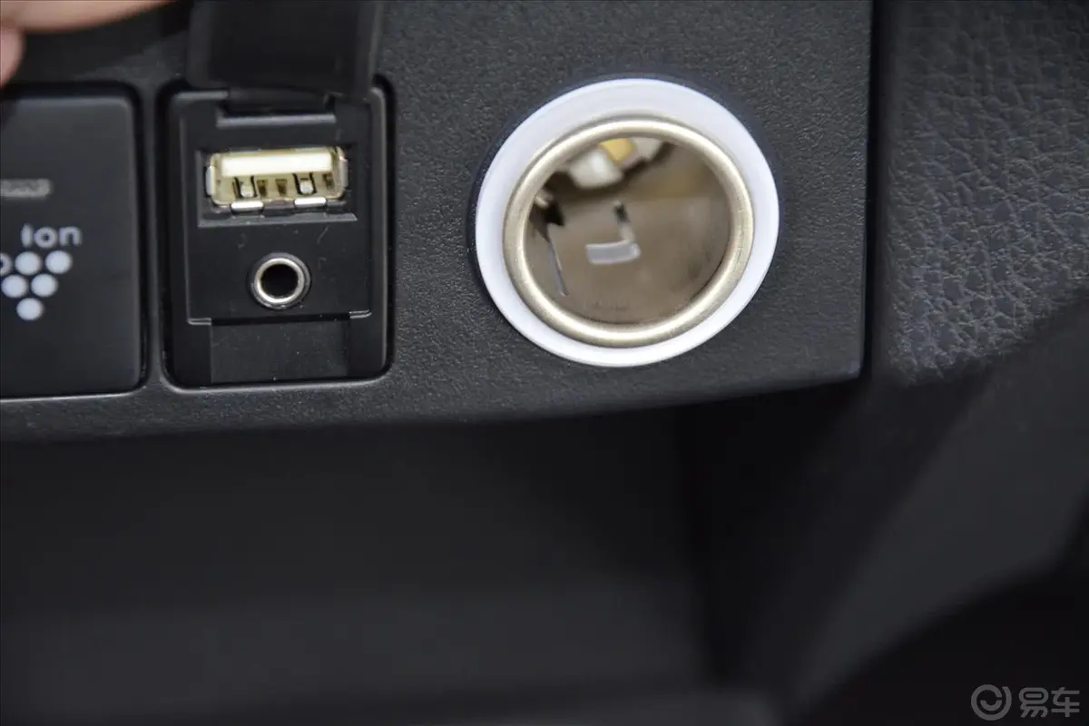 RAV4荣放2.5L 手自一体 豪华版USB接口
