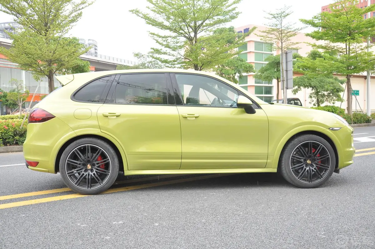 CayenneCayenne GTS 4.8L正侧车头向右水平