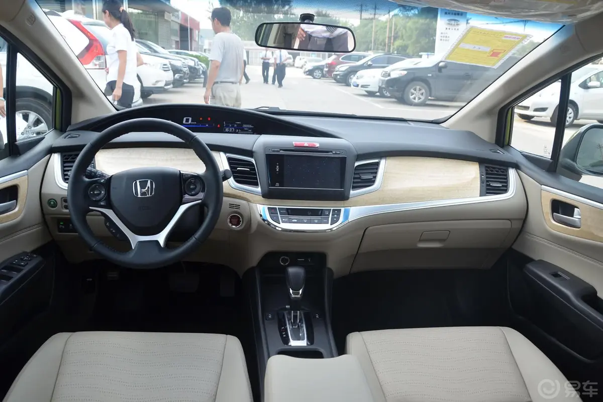 杰德1.8L CVT 豪华型（六座）内饰全景正拍