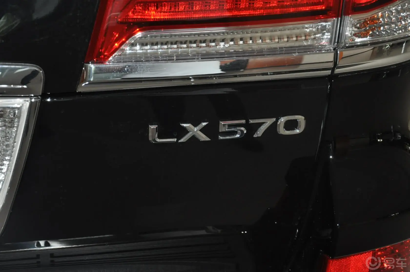 雷克萨斯LX570尾标